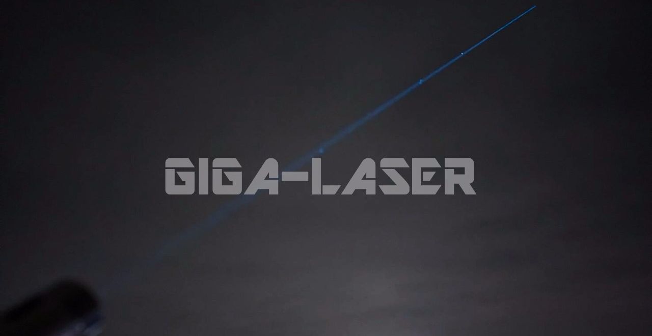シアンレーザーCSP485による夜空へのレーザー照射