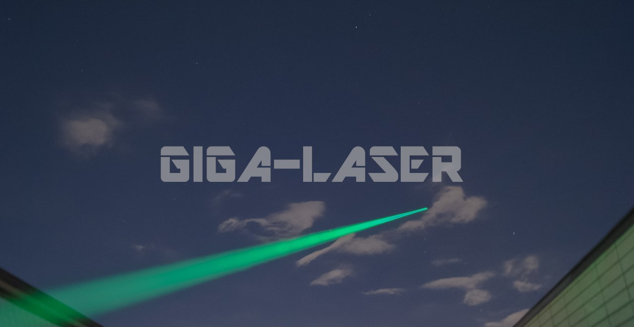 グリーンレーザーX330GDによる夜空へのレーザー照射